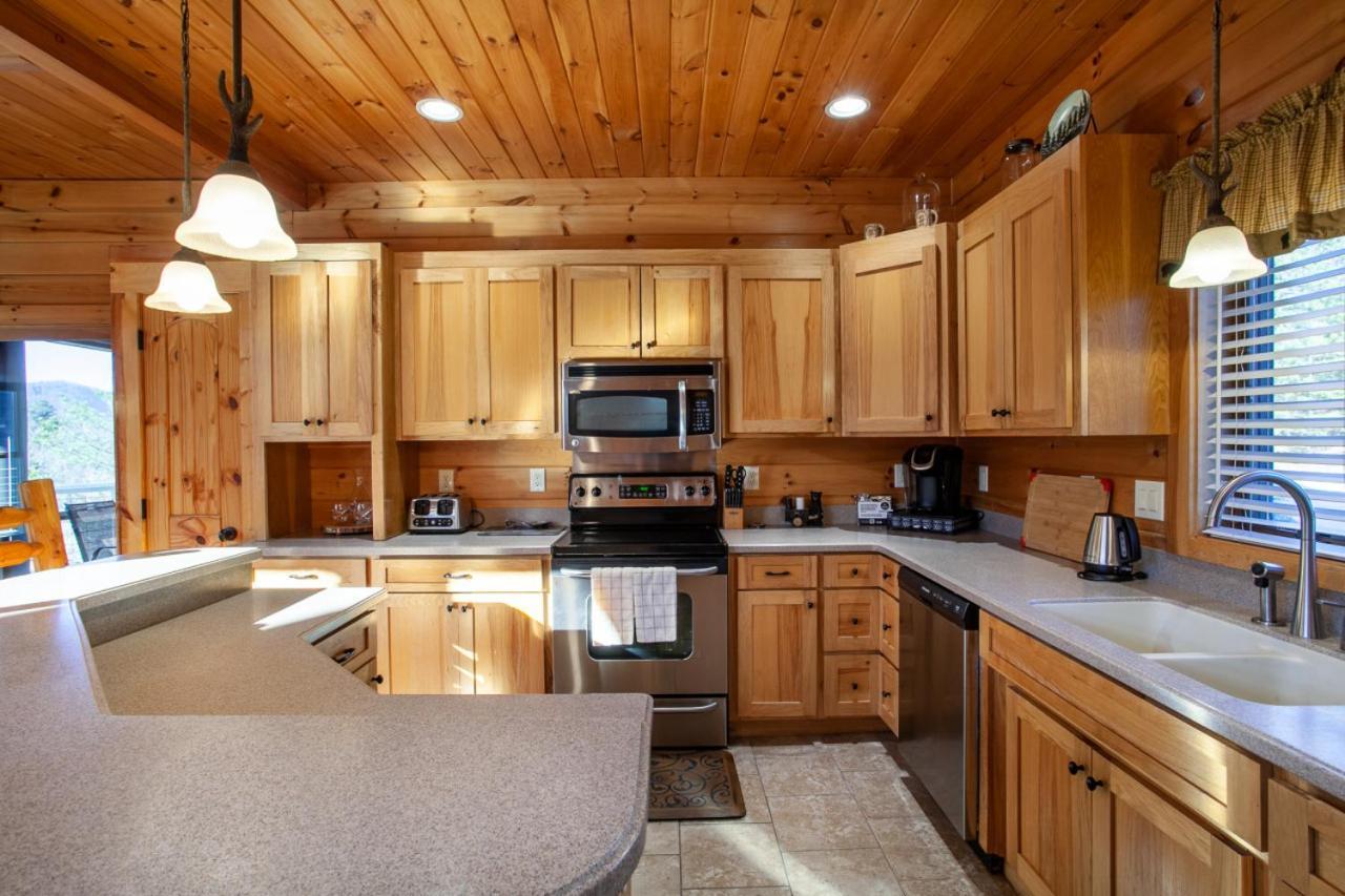 Black Bear Reserve - Mtn View, Hot Tub, Game Room Sevierville Exterior photo